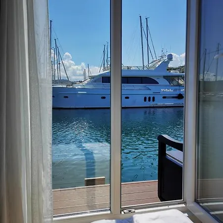 Stella Blue Floating House Apartment