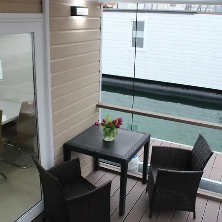 Apartment Stella Blue Floating House *