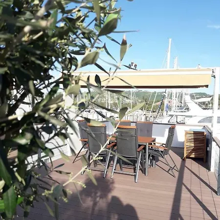 Stella Blue Floating House Apartment