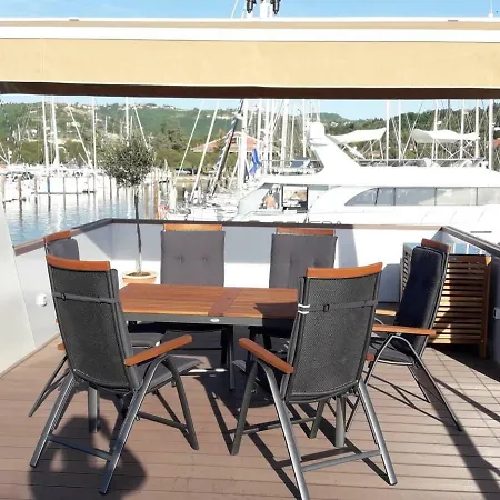 Stella Blue Floating House Apartment
