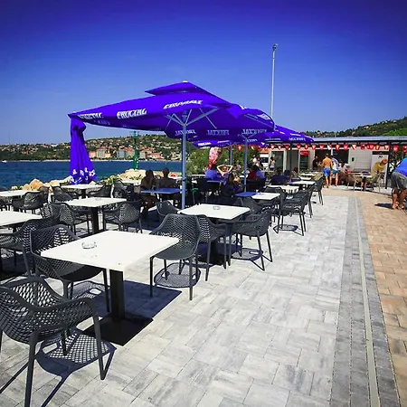 Apartman Stella Blue Floating House